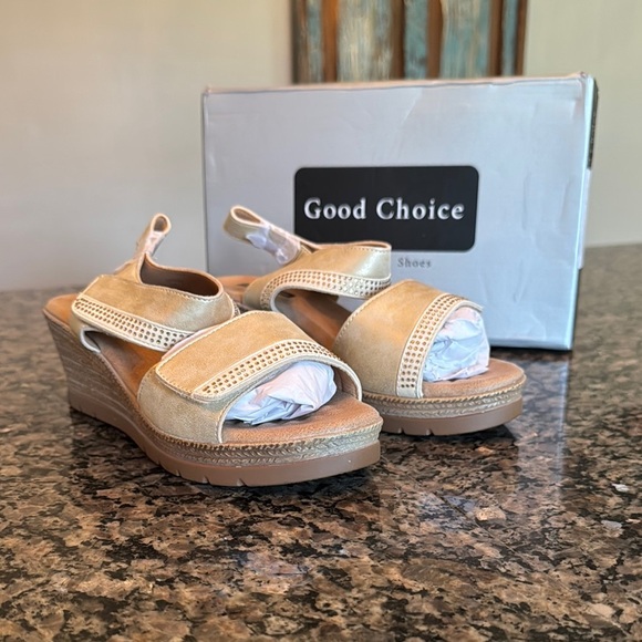 Good Choice Jorda Gold Wedge Sandals with Rhinestone Accents NWT 7 - Picture 1 of 12